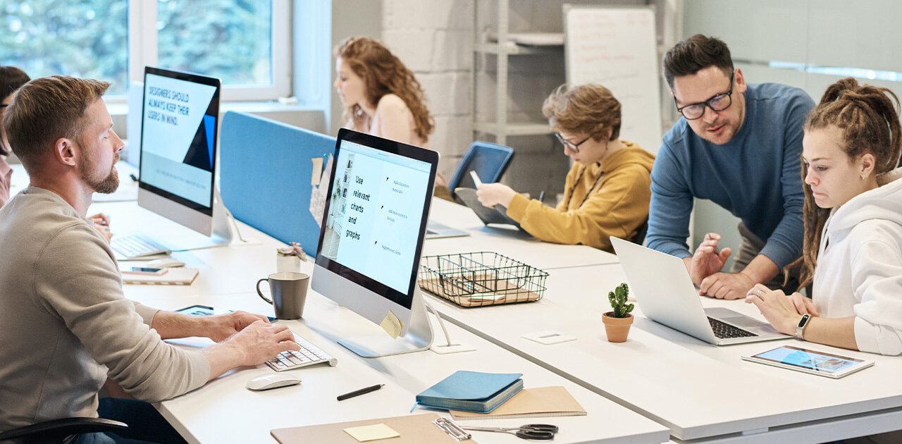 Was macht ein:e Bürokauffrau:mann? Was macht ein:e Bürokauffrau:mann?