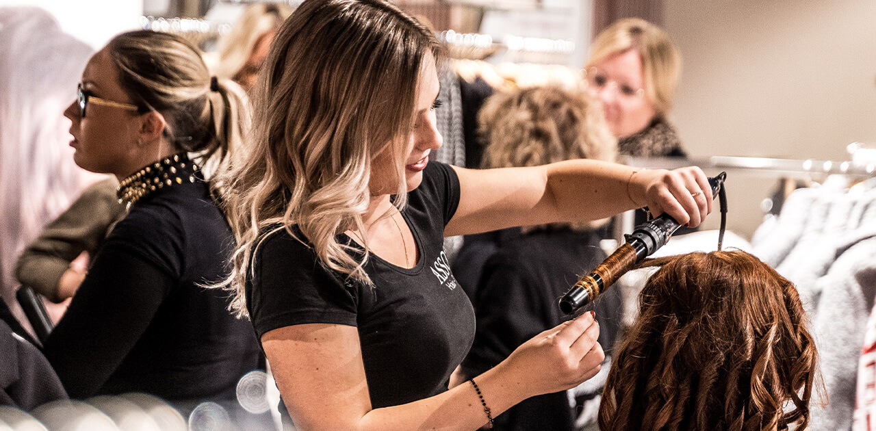 Was macht ein:e Friseur:in? Was macht ein:e Friseur:in?