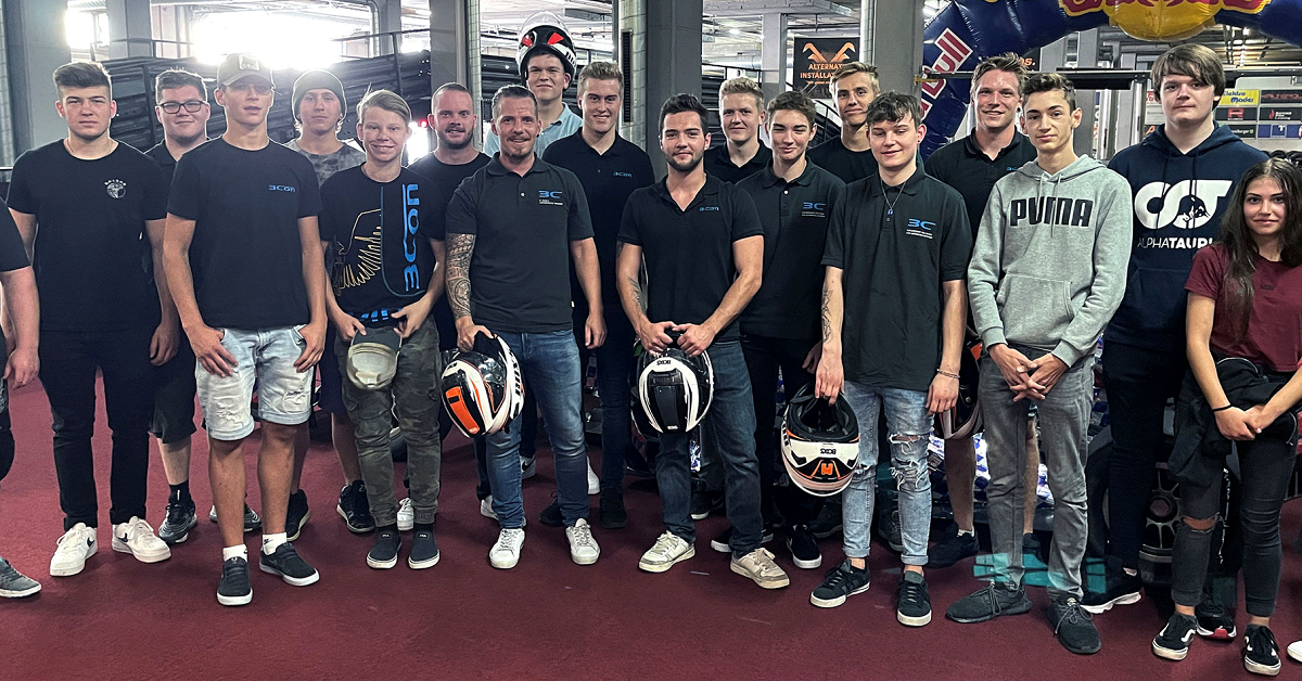 Auf Ideallinie: 3CON-Lehrlinge auf der Go-Kart-Rennbahn in Innsbruck Auf Ideallinie: 3CON-Lehrlinge auf der Go-Kart-Rennbahn in Innsbruck